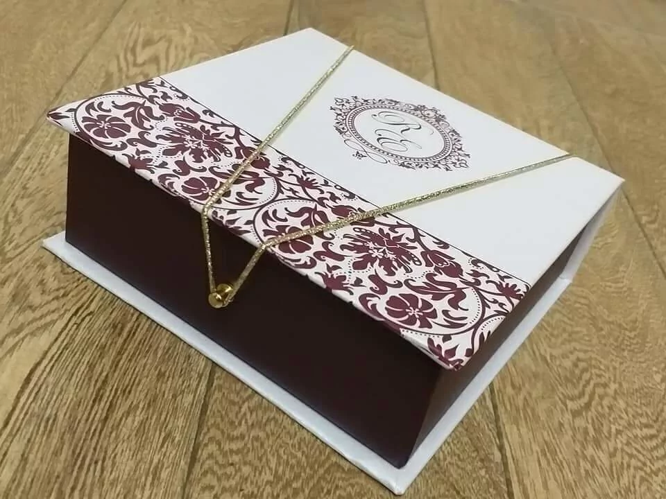Caixa Convite 15x15x5 Personalizada com pino e elástico