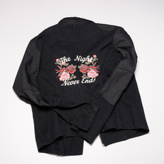 CAMPERA NEGRA NIGHT BORDADA SWEET en internet
