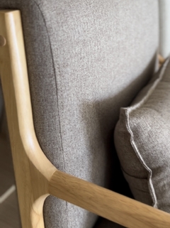 SILLÓN ALBA GRIS OSCURO BASE NATURAL - tienda online