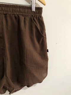 Shorts Marrom na internet