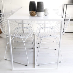 X-PRESS Mesa Hilary White en internet