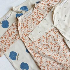 Mono para bebé de algodón caqui- flor hortensia blanca