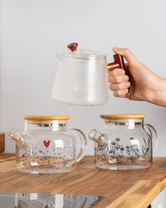 CHALEIRA DE VIDRO COM TAMPA DE BAMBU HEART 600ML - EntreLaço Casa