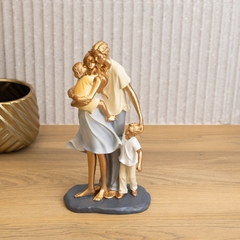 Imagem do FIGURA DECORATIVA RESINA FAMÍLIA 15x9x28cm