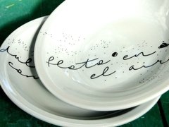 Foto de platos hondos de porcelana decorados