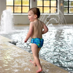 Imagen de KIT X3 REMERA FILTRO UV + SOMBRERO FILTRO UV + SLIP PARA EL AGUA CON PAÑAL INTEGRADO - IPLAY