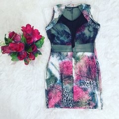 Vestido justo com tule na internet