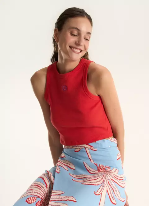 Regata Cropped Cantão Rib Bordado Sol Vermelho Lava
