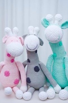 Jirafa Amigurumi Celeste - Medida aprox. 59 cm. No quedan más en Rosa en internet