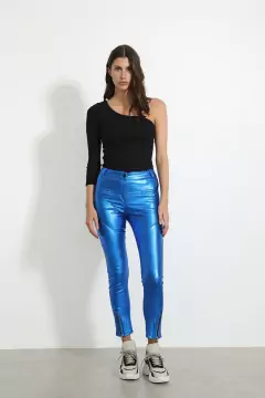 Pantalón Thor en internet