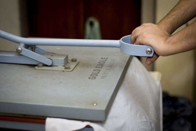 ESTAMPA EN VINILO PERSONALIZADA EN DOS COLORES en internet