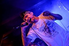Camiseta Súbele el Volumen Doctor Krápula Hombre (Blanca) en internet