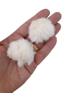 Pompom de Pelinho 40mm par - Lacinhos de Fita