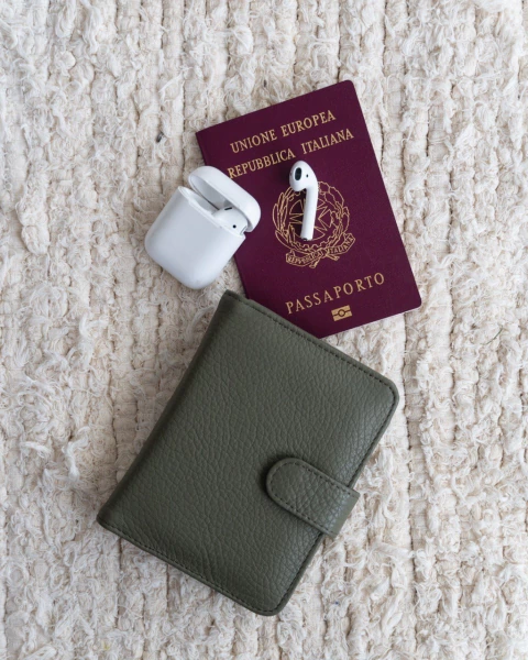 Portadocumentos MINI Lisboa Oliva - comprar online