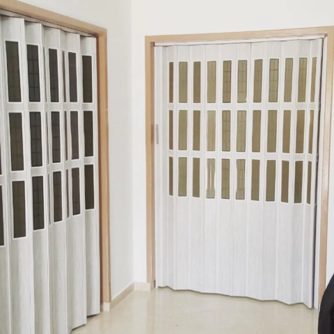 Puerta Plegadiza Pvc Todo Vidrio De 10mm Reforzada