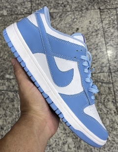 Nike Dunk azul e branco