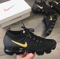 Nike Vapormax preto e dourado