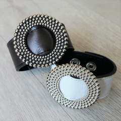 Brazalete Hebilla Redonda Motas - De la Riestra