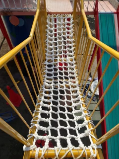 Rede de corda para playground na internet