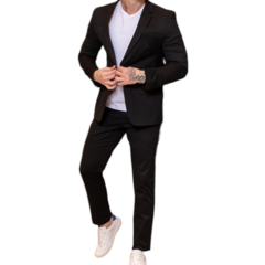 Traje tropical slim fit negro con camiseta blanca, ideal para ocasiones formales y semi-formales.