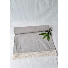 Camino Liso tusor con puntilla gris elefante 1,80 x 0,45 m