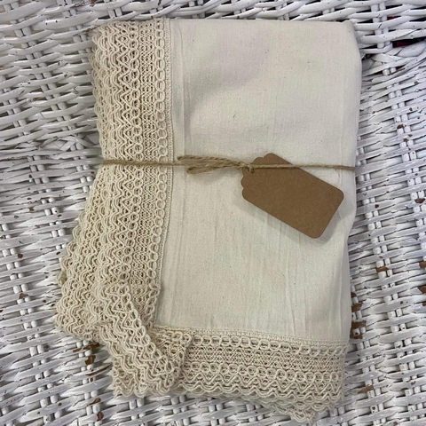 Mantel de tela tusor natural con puntillas 1,45 x 2,40 m