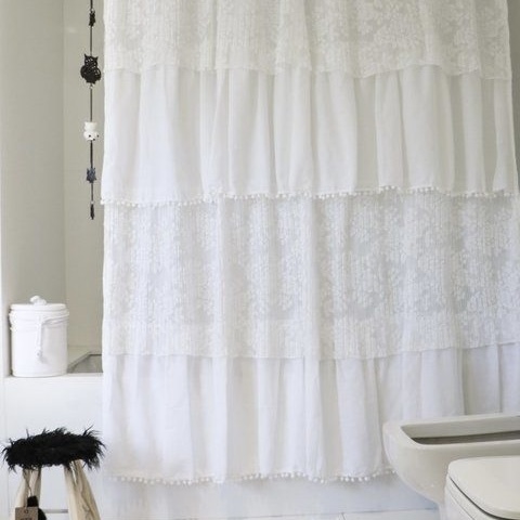 Cortina de Baño rústica de tela blanca con volados