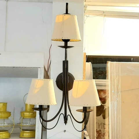Aplique de luz dos tulipas