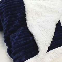 Cubrecama con corderito twin size azul Haussmann
