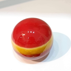 Esfera roja con línea mostaza ceramica