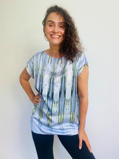 Camiseta Kaftan Cetim Lírio Listras - comprar online
