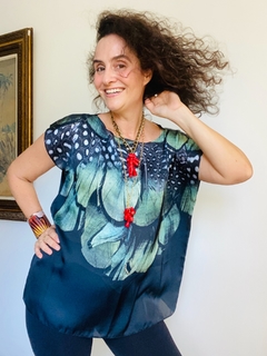 Camiseta Kaftan Cetim Pluma Verde - ALESSA