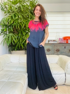 Camiseta Kaftan Cetim Gérbera Preta on internet