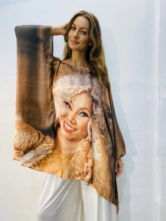 Camiseta Maxi Cetim Alcione Dourada na internet