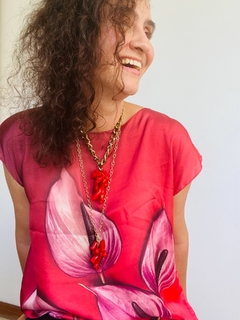 Camiseta Kaftan Cetim Antúrio Vermelho na internet