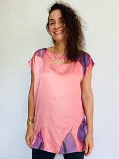 Camiseta Kaftan Cetim Antúrio Rosa - ALESSA