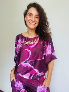 Camiseta Morcego Cetim Orquídea Vinho - ALESSA