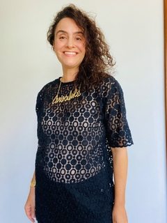 Camiseta Básica Renda Bordada Preta na internet