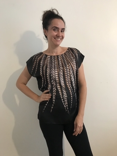 Camiseta Kaftan Cetim Faisão Preto na internet