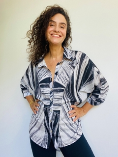 Camisa Social Morcego Crepe Folha Listrado - ALESSA