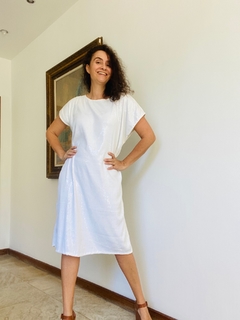 Vestido Kaftan Paetê Branco na internet