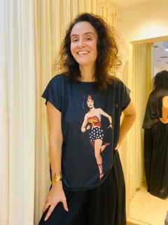 Camiseta Kaftan Jersey Mulher Maravilha Preto