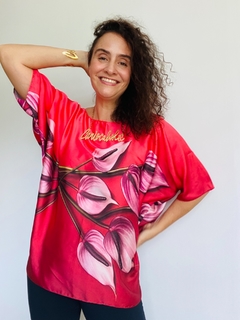 Camiseta Morcego Cetim Antúrio Vermelho - comprar online