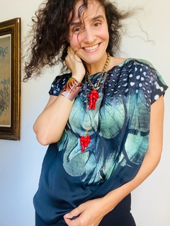 Camiseta Kaftan Cetim Pluma Verde - comprar online