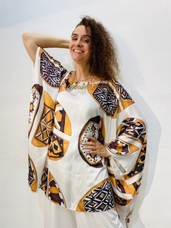 Camiseta Maxi Cetim Indigena Rosa Magalhães na internet