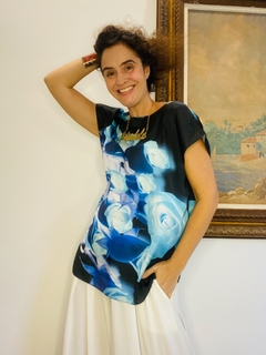 Camiseta Kaftan Cetim Rosa Azul - ALESSA
