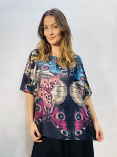Camiseta Morcego Cetim Borboletas Preto