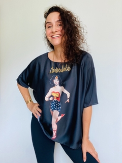 Camiseta Morcego Cetim Mulher Maravilha Preto - comprar online