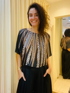 Camiseta Morcego Cropped Cetim Faisão Preto na internet