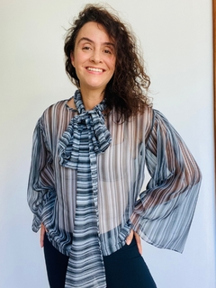 Blusa Gola Laço Chiffon Listras PB na internet